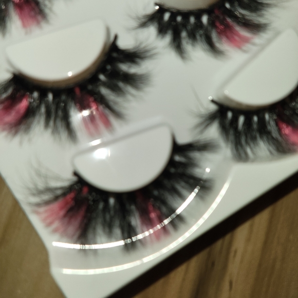 NWT Pink & Black Fluffy Lashes - Picture 2 of 5